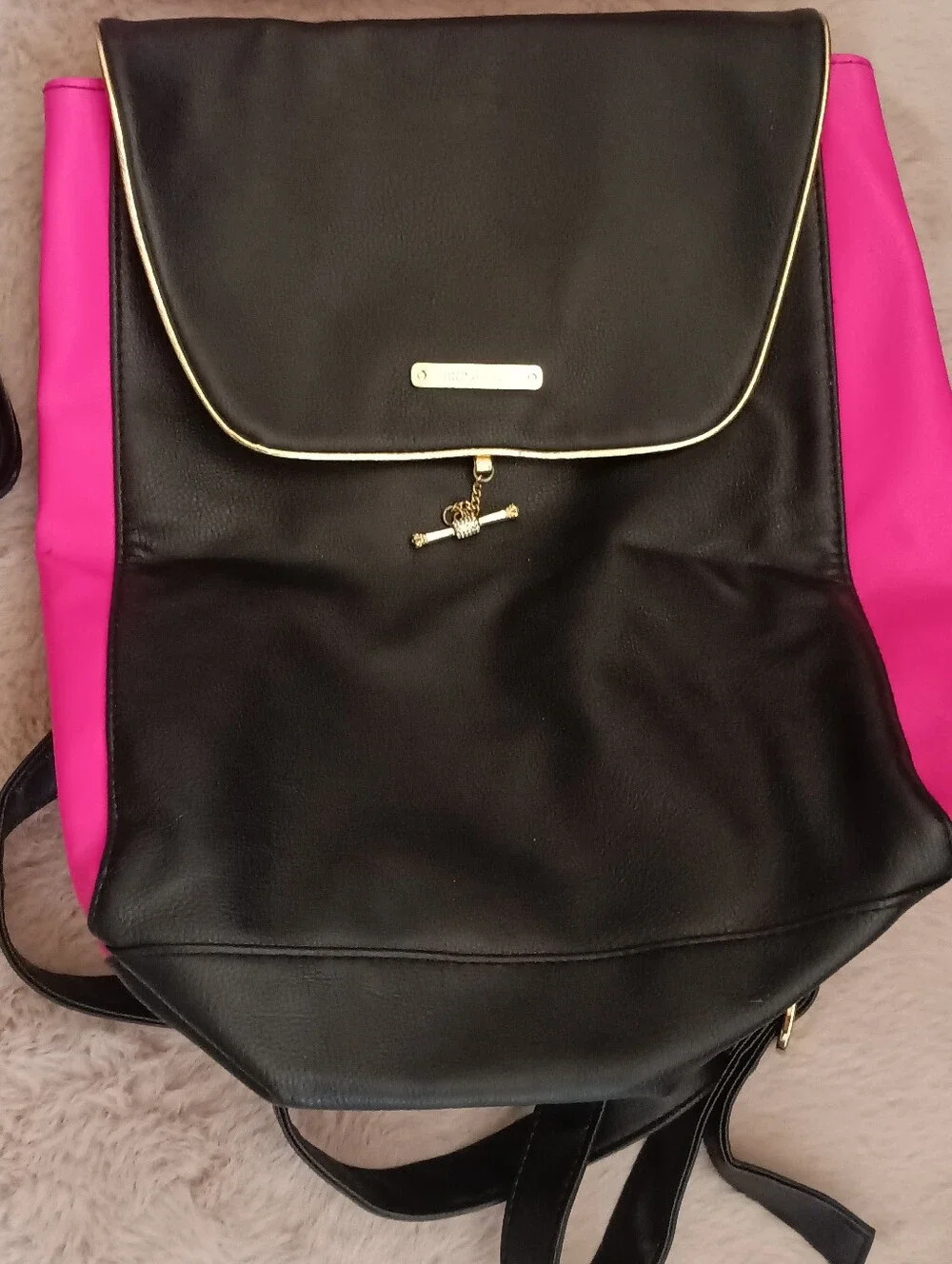 Juicy Couture bundle features